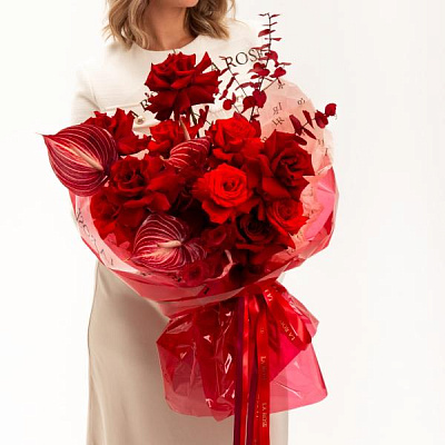 Красный букет с антуриумом